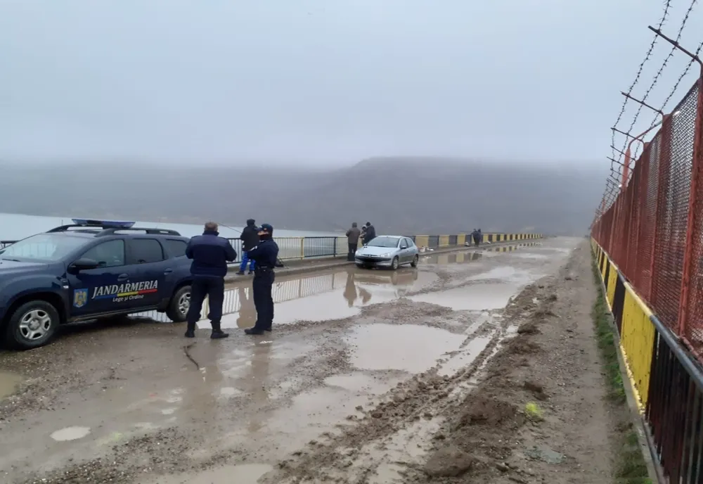 La pescuit fără permis și cu unelte interzise în zona Barajului Cârlomănești