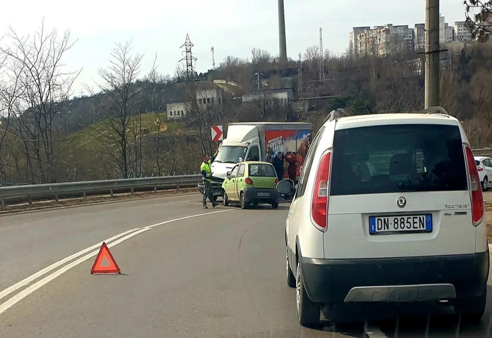 Accident cu două persoane rănite pe bulevardul Marea Unire, din municipiul Galați