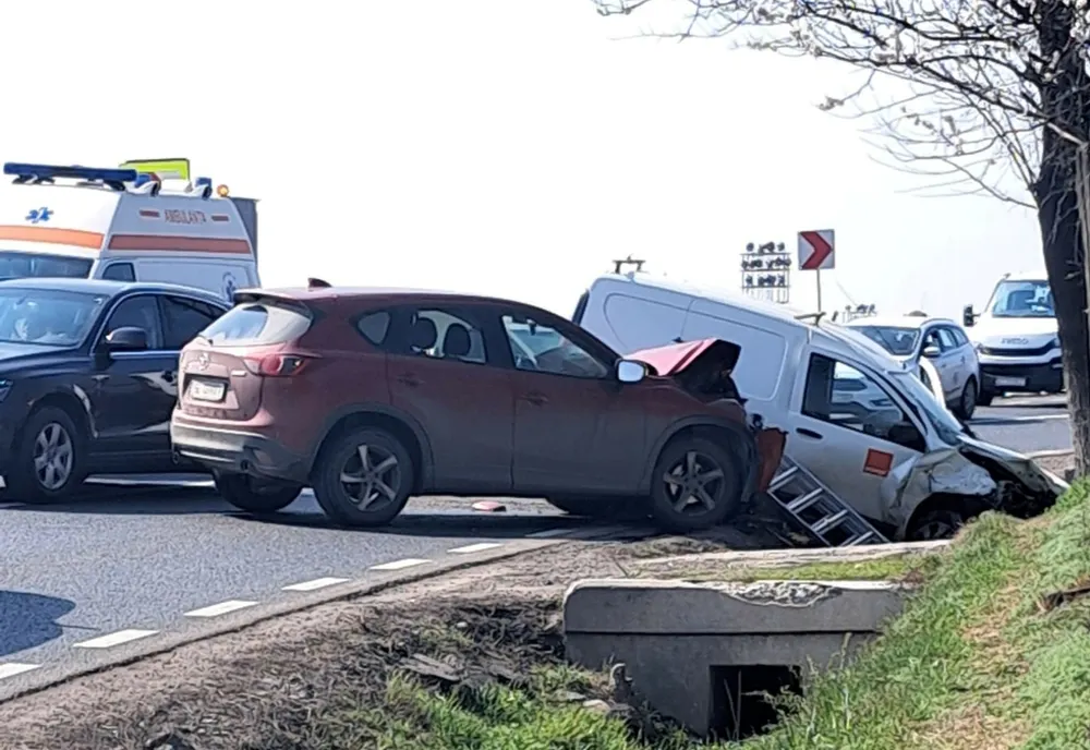 Două persoane au fost rănite, joi, 23 martie, în urma unui accident rutier, produs pe DN 2B, la Movileni, în județul Galați
