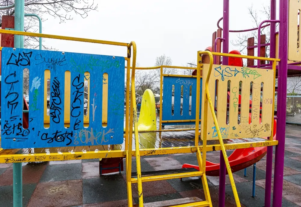 Parc de joacă din municipiul Galați vandalizat de persoane necunoscute