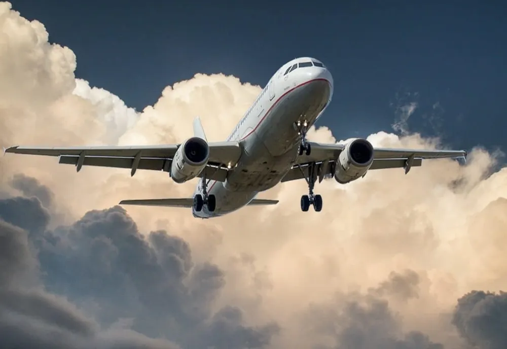 Patru aeroporturi din Franța, închise din cauza unor alerte cu bombe