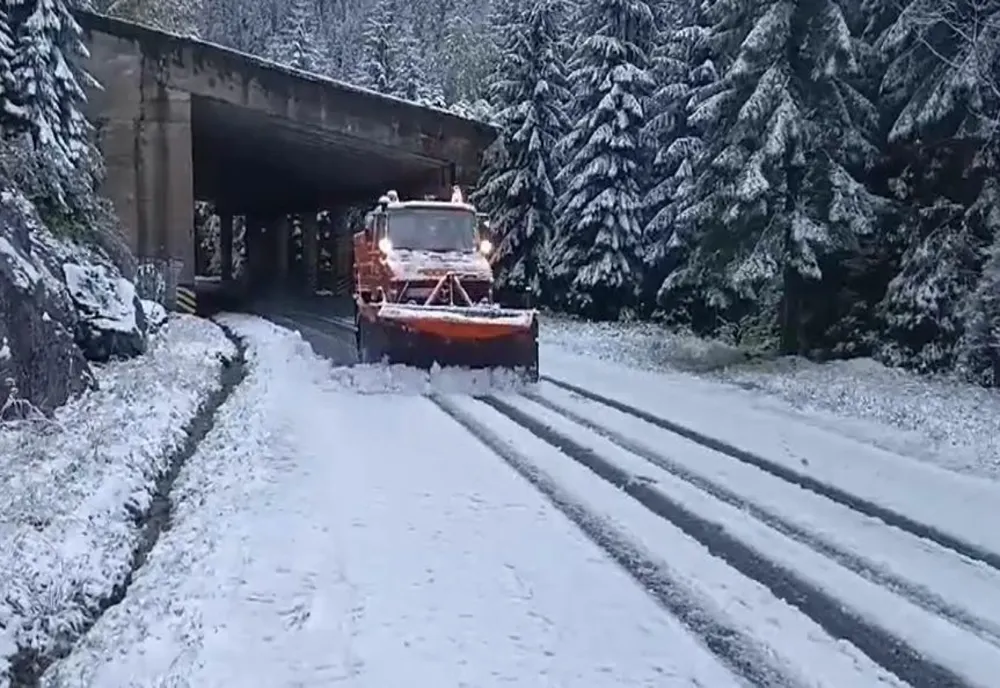 Meteorologii anunță schimbări majore ale vremii: temperaturile scad și revine ninsoarea