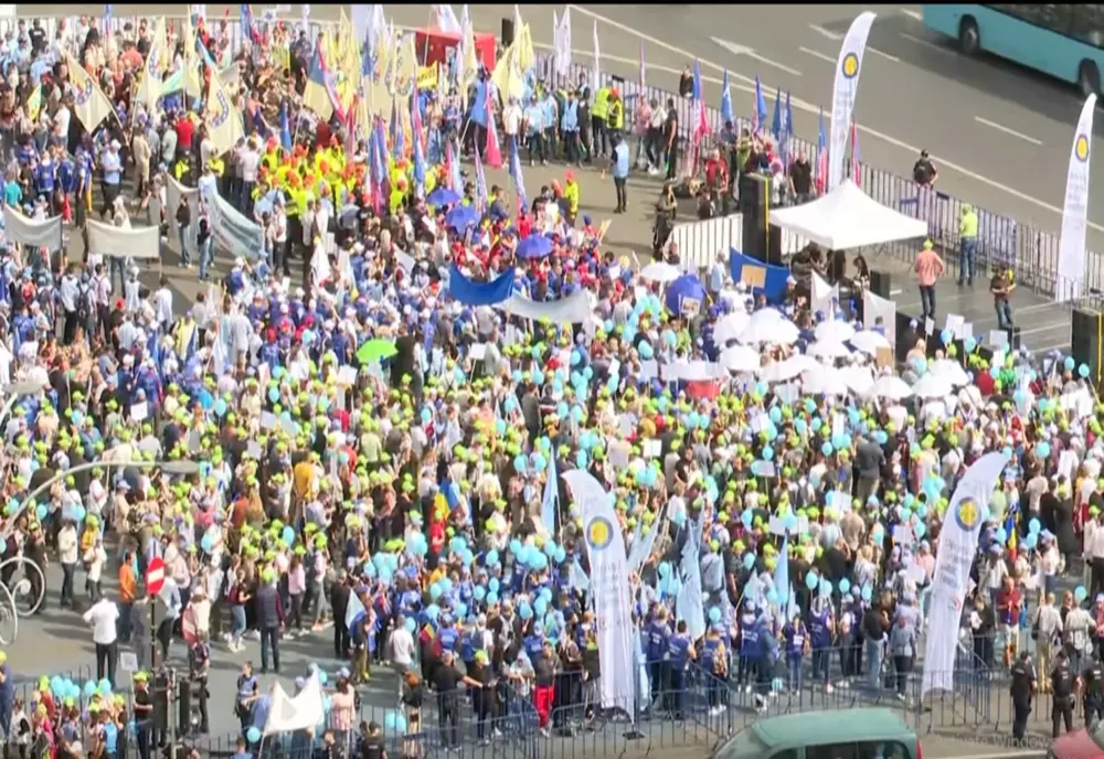 PROTEST de amploare în Capitală după măsurile lui Bolojan. Mobilizare uriașă: românii ies în stradă de la ora 17:00