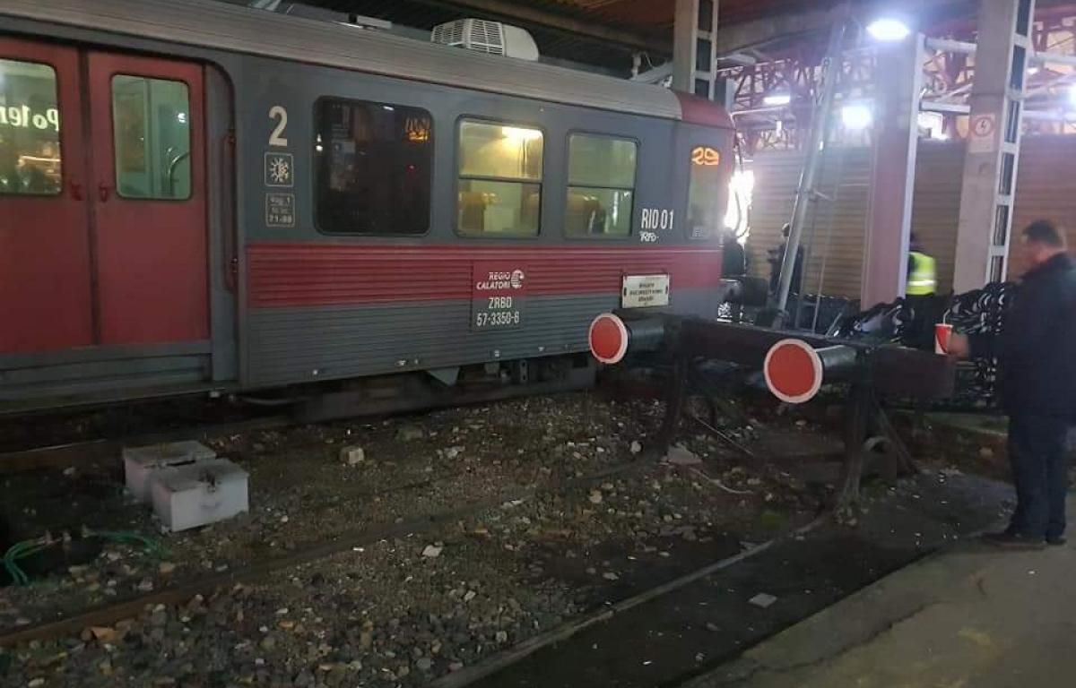 PASAGERI BLOCATI - TREN