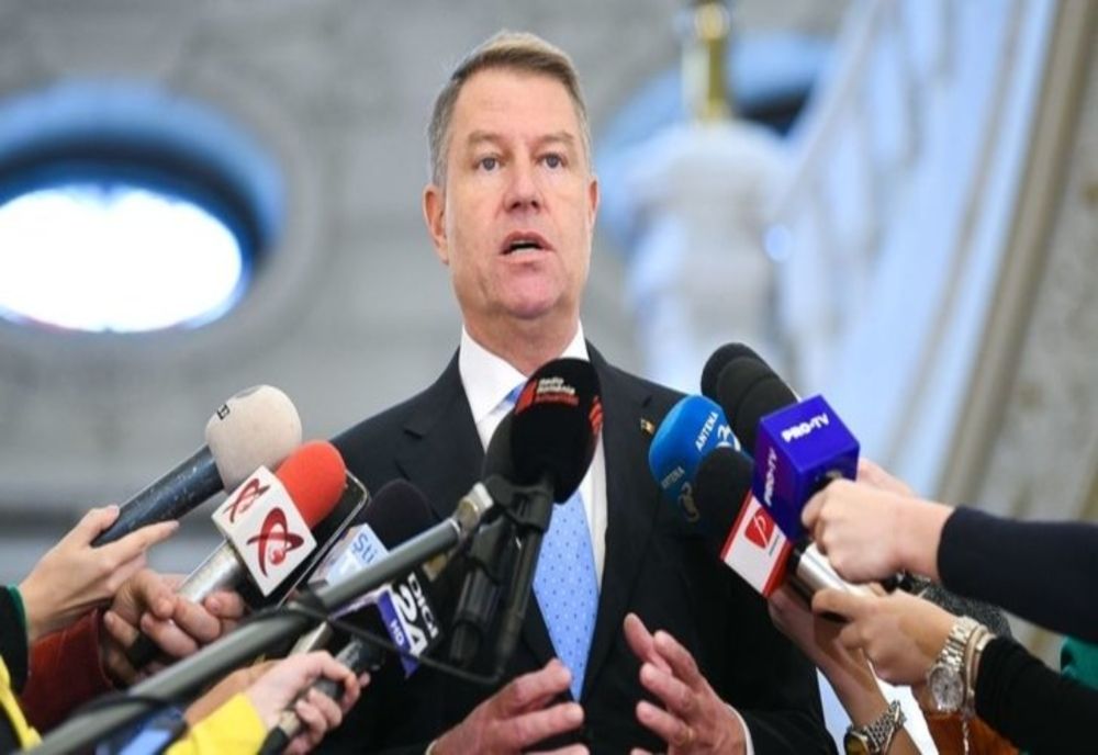 Klaus Iohannis retrage decorațiile primite de condamnați! Adrian Năstase este vizat