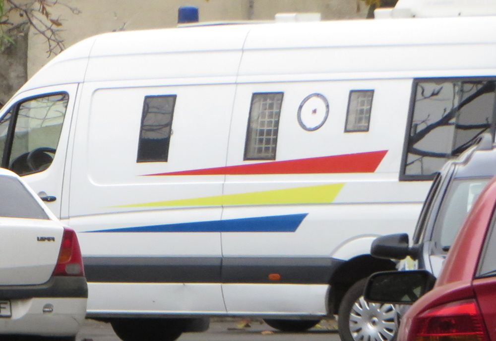 Grupare specializată în contrabandă cu țigări, destructurată