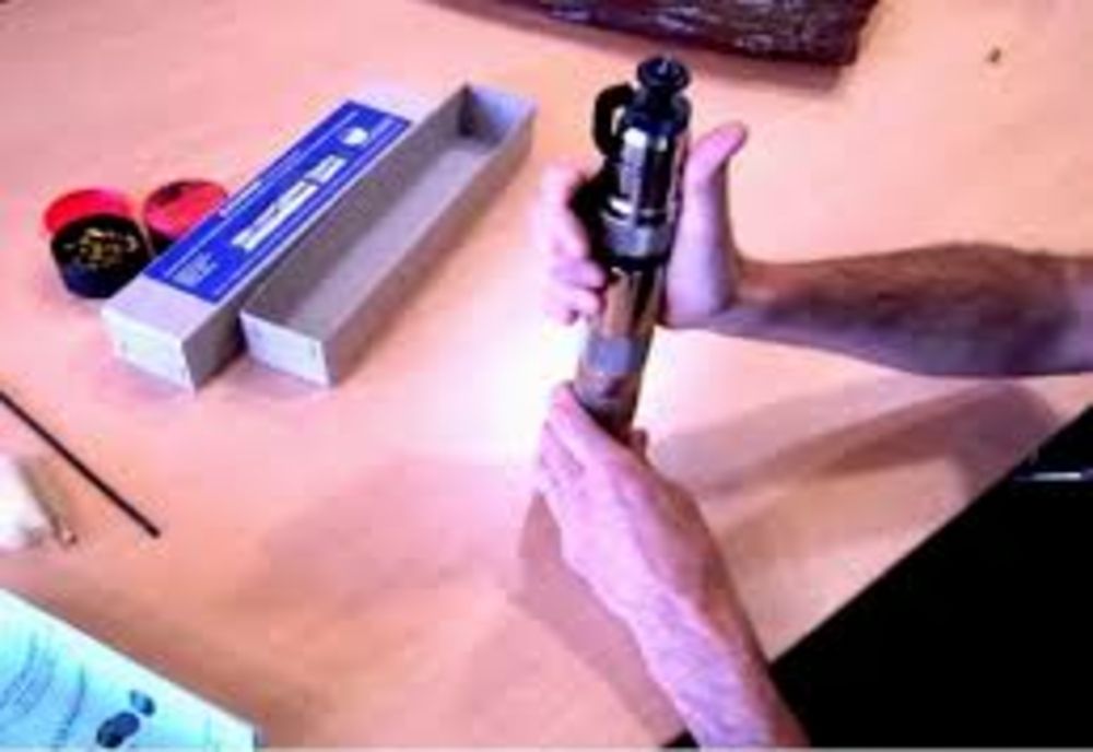 A murit în timp ce-și verifica pistolul de asomat porci