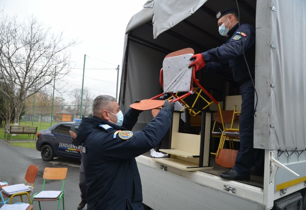 Jandarmii gălățeni  s-au transformat în ajutoarele lui Moș Crăciun