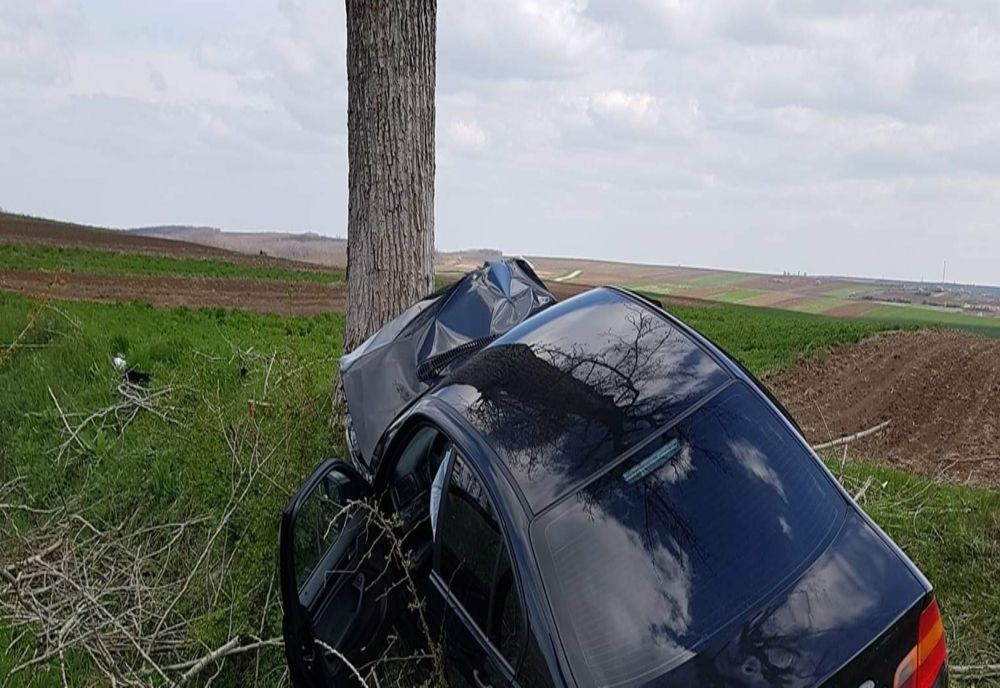 Trei tineri de 18 ani răniți într-un accident rutier pe DN 24D