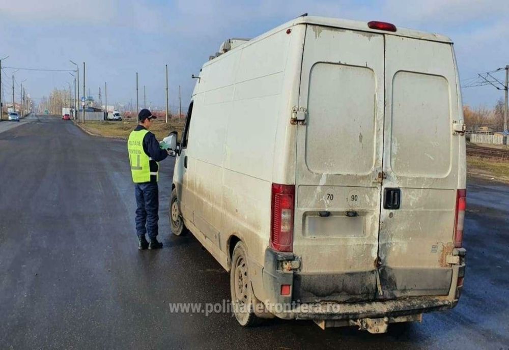 Autoturism cu autorizaţie de circulaţie provizorie expirată, descoperit în trafic de poliţiştii de frontieră gălăţeni