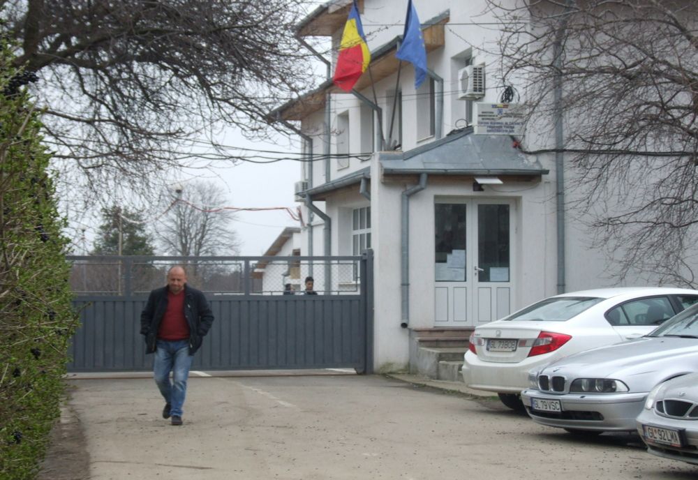 55 de persoane din cadrul Centrul Regional de Proceduri și Cazare a Solicitanților de Azil – Galați cazați într-un centru de carantină instituționalizată.