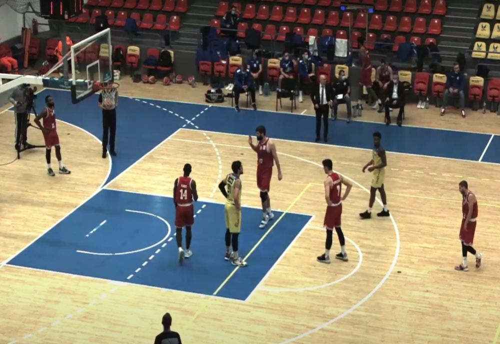 Înfrângere la 28 de puncte a baschetbaliștilor de la CSM Galați în fața liderului la zi