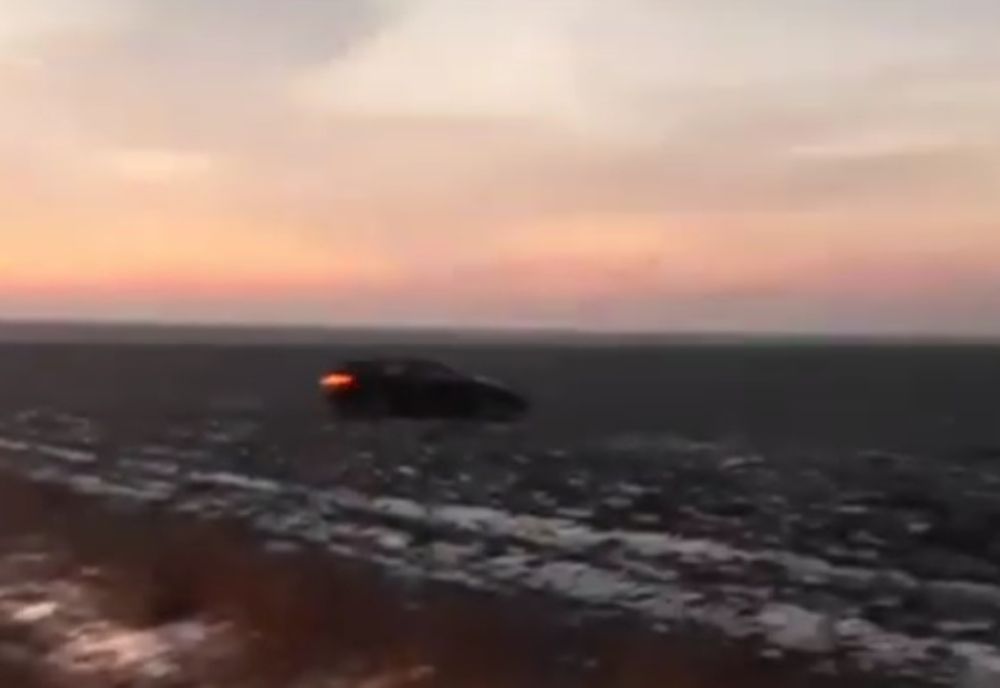 Un tânăr de 21 de ani a murit după ce s-a răsturnat cu mașina