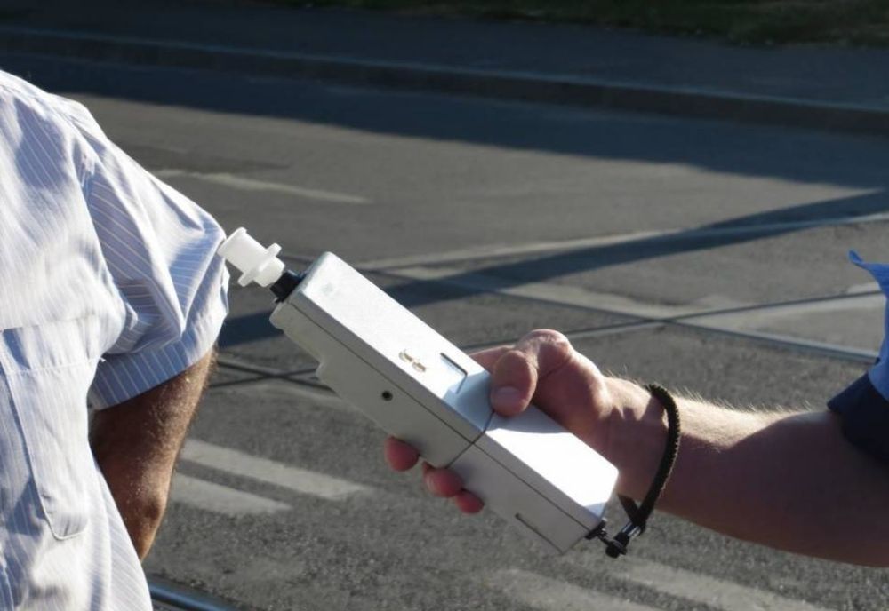 Surprins de radar, depistat băut la volan