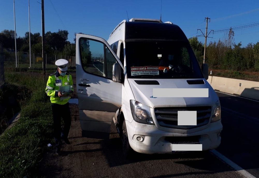 Deși trebuia să fie în carantină s-a plimbat cu microbuzul pentru transport public