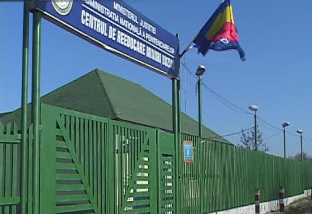 Încarcerat pentru viol și complicitate la viol