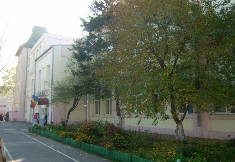 Cursurile cu prezență fizică suspendate la două școli speciale din Galați