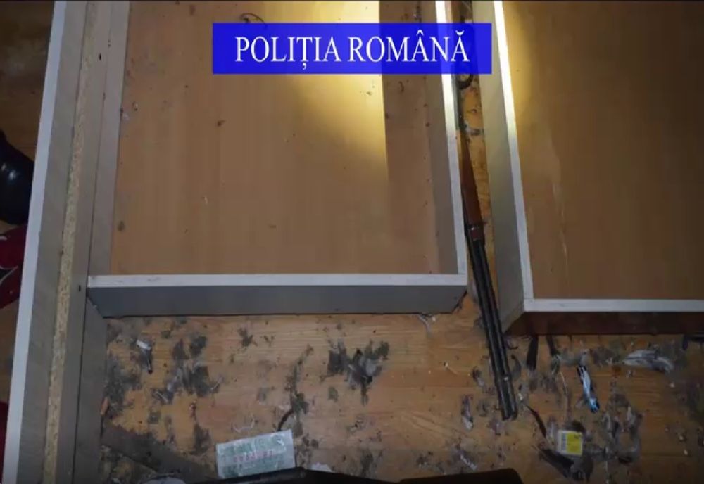 Arme de vânătoare ascunse sub pat