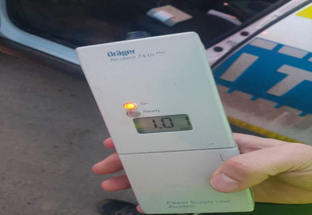 Reținut pentru 24 de ore după ce a fost depistat în trafic, băut și cu permisul suspendat