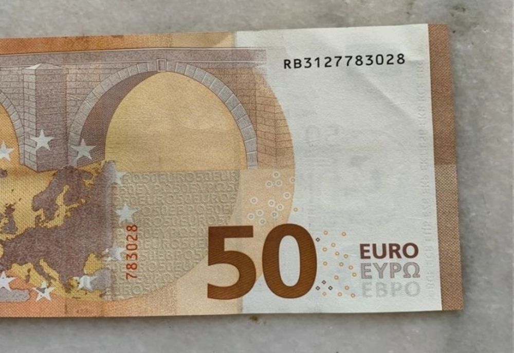 Grup infracţional organizat specializat în falsificarea de valri străine, destructurat de polițiști