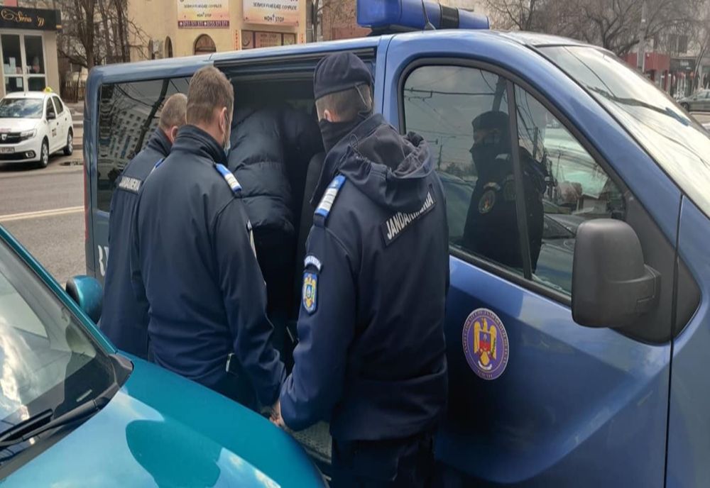 Scandal într-o agenție de turism provocat de un bărbat de 40 de ani