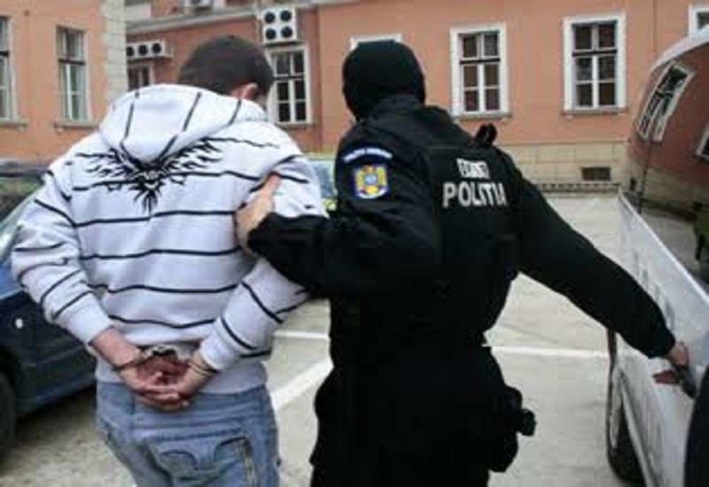 Condamnat pentru tentativă de omor depistat de polițiști și încarcerat