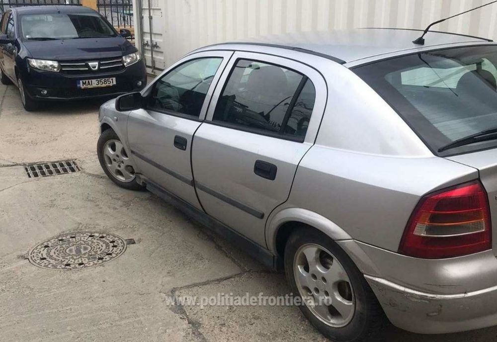 O femeie de 33 de ani le-a prezentat polițiștilor de frontieră un document fals