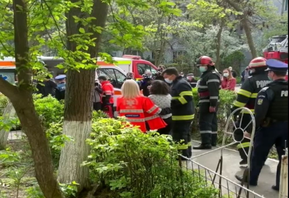 Intervenție în forță la un apartament dintr-un bloc de pe strada Ionel Fernic din Galați