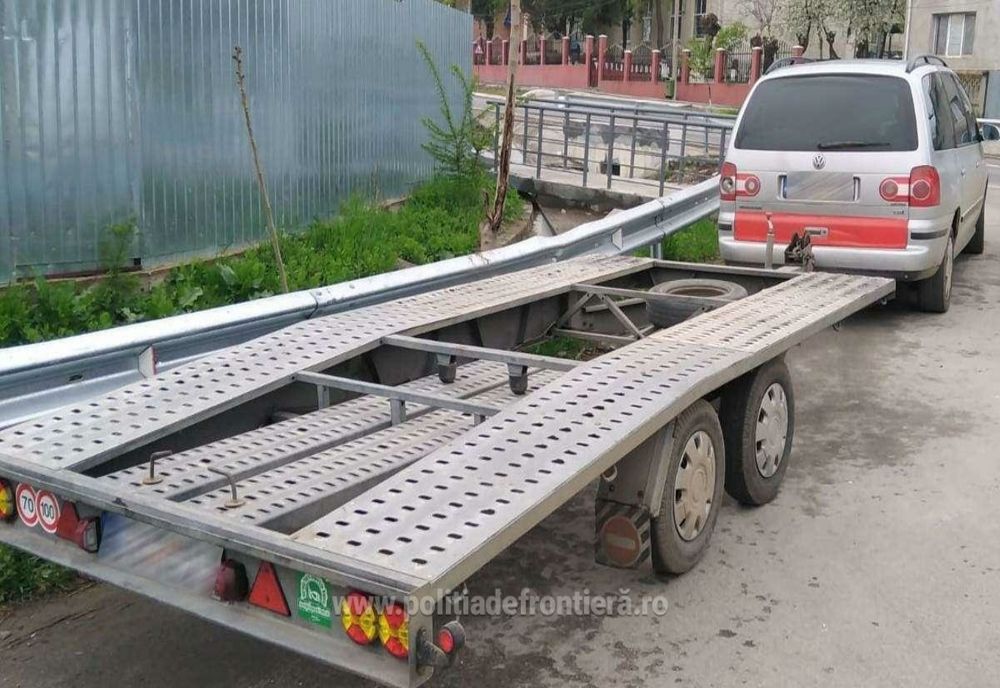 Depistat de polițiștii de frontieră pe raza localității Băleni, din județul Galați, conducând un  ansamblul rutier cu permis necorespunzător