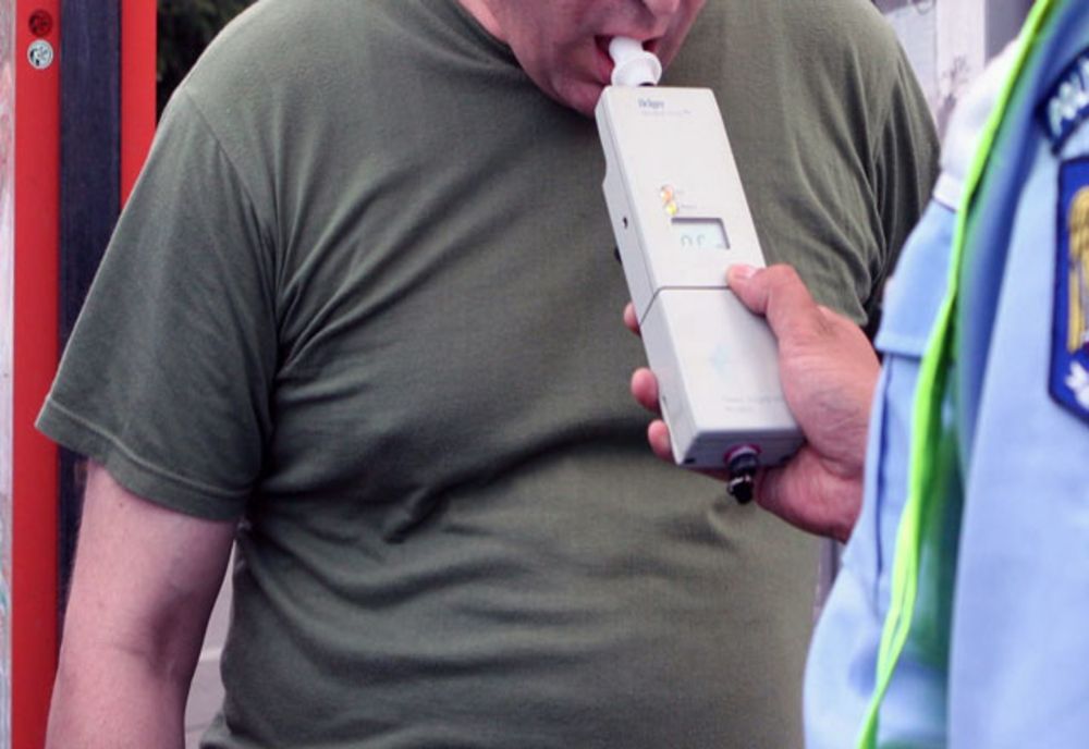 Trei șoferi depistați băuți la volan