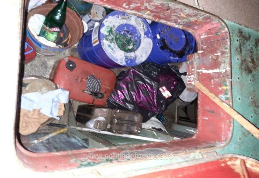 Țigări ascunse la bordul unei nave, descoperite la P.T.F. Galaţi-Port