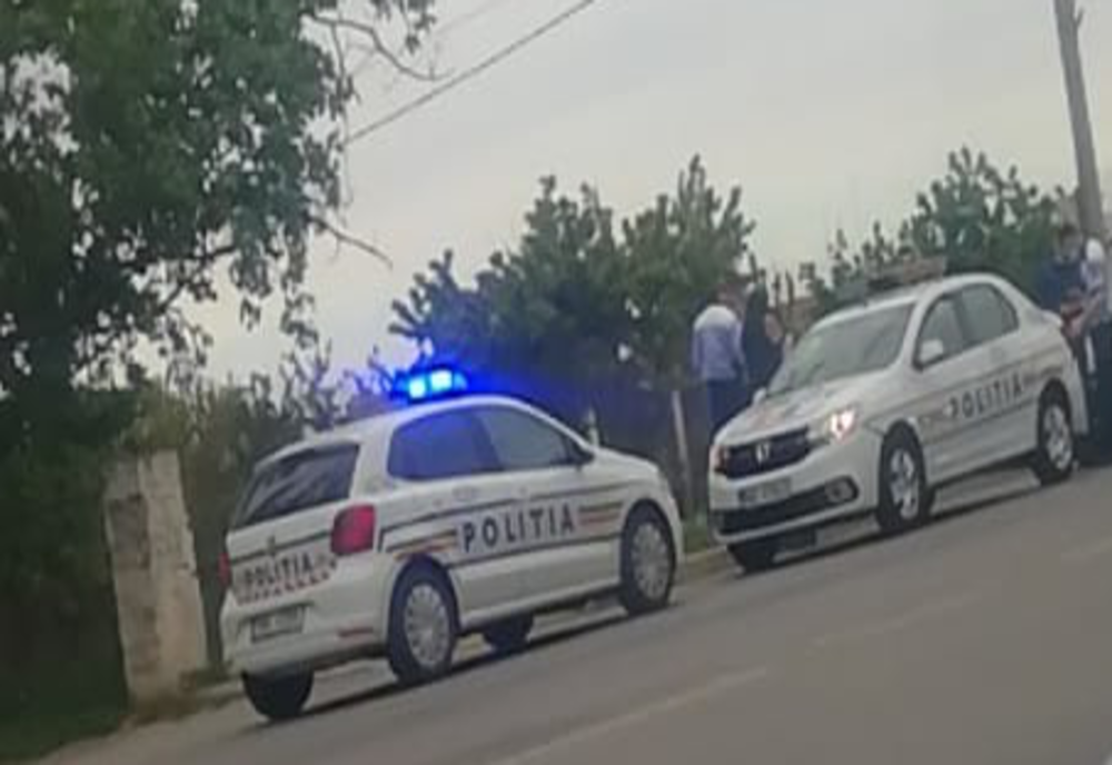 Mașină de poliție lovită din spate pe o stradă din municipiul Tecuci