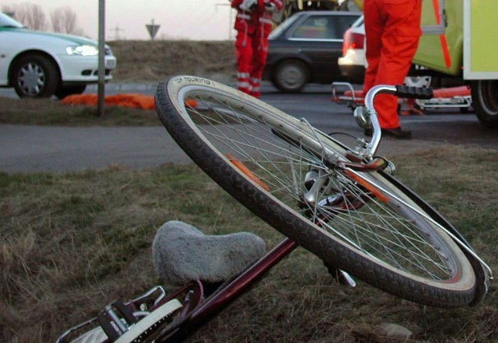 A accidentat un biciclist minor și a părăsit locul accidentului, prezentându-se la poliție la două ore de la producerea accidentului