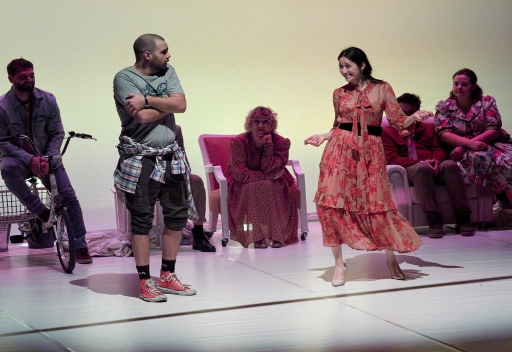 Teatrul Dramatic "Fani Tardini" reia reprezentaţiile în Sala Mare 