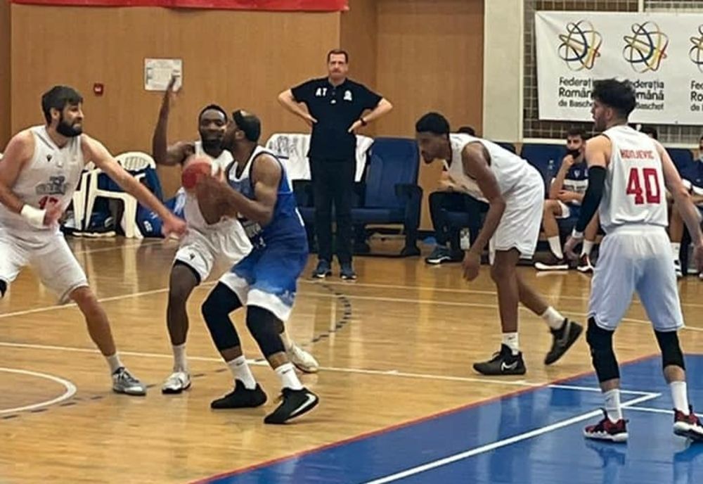 Învinși de Oradea, baschetbaliștii de la CSM Galați așteaptă ca Dinamo să piardă restanțele cu Sibiu și Pitești pentru a se califica ei în play-off