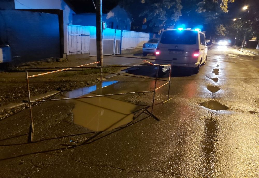 Ajutați de Poliția Locală să iasă din gropile de pe strada Nicorești