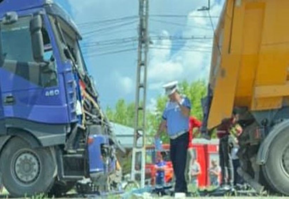 Trei vehicule de mare tonaj implicate într-un accident pe DN25