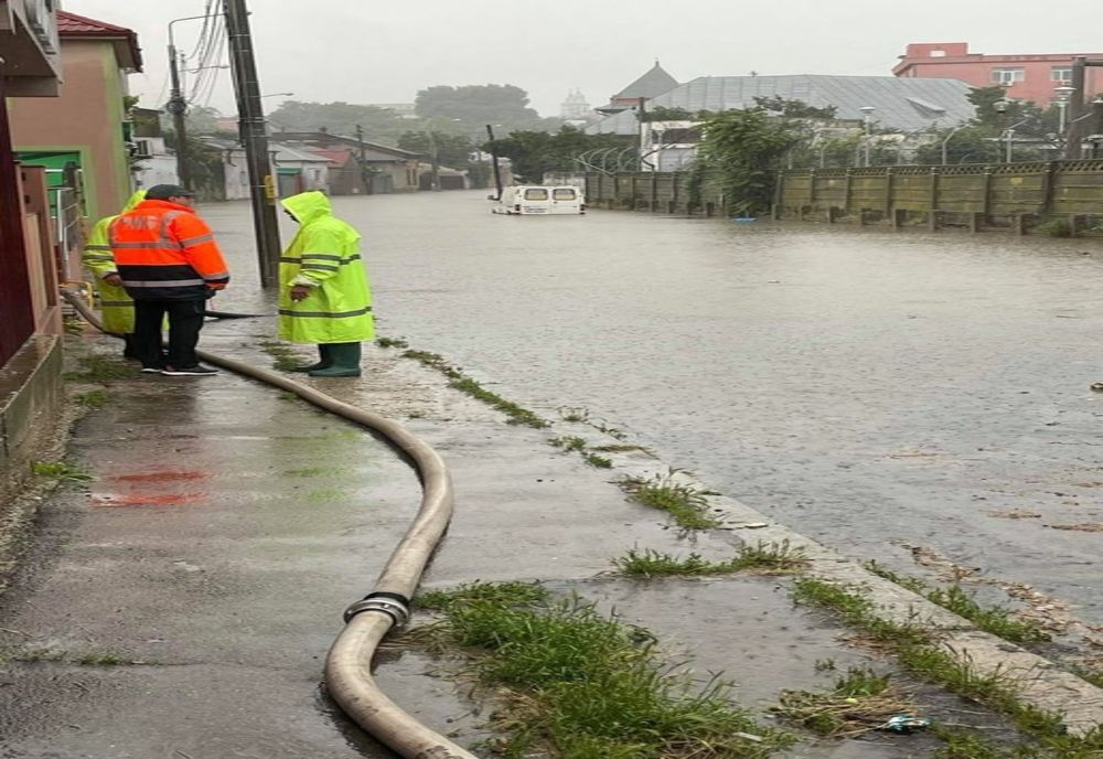 135 de apeluri la 112 după ploile abundente din această dimineață