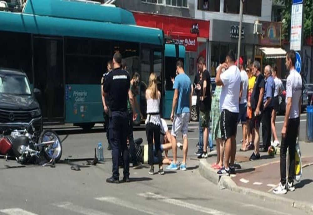 Motociclist accidentat pe strada Brăilei, la intersecția cu strada  Costache Conachi 