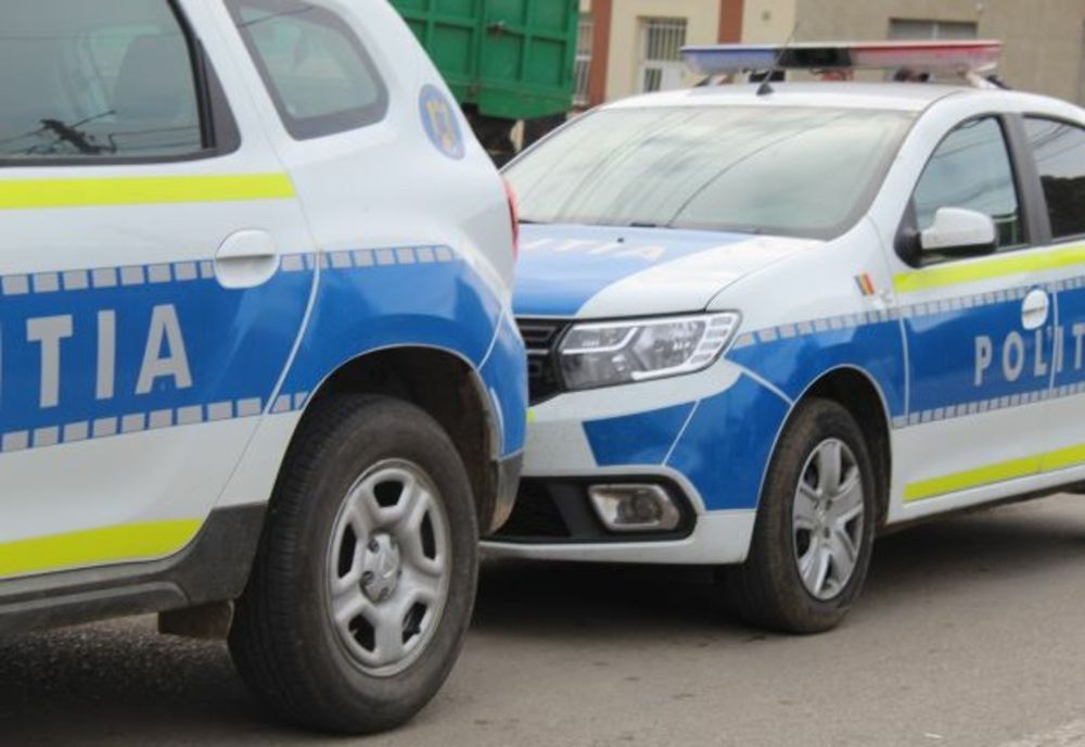 Un tânăr de 19 ani, băut și fără permis s-a răsturnat cu mașina în afara părții carosabile