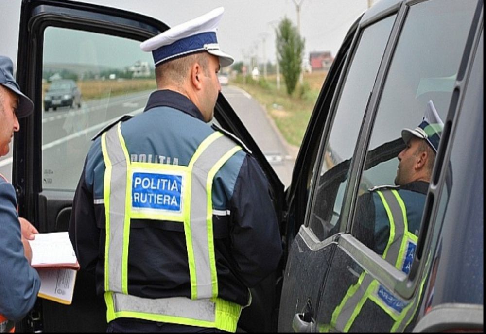 Polițiștii tecuceni au reținut 6 permise de conducere și 8 certificate de înmatriculare