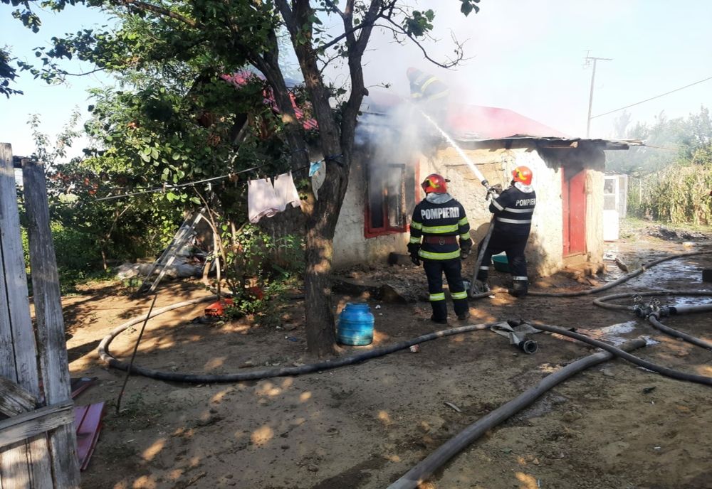 Incendiul a distrus complet o casă din Umbrărești