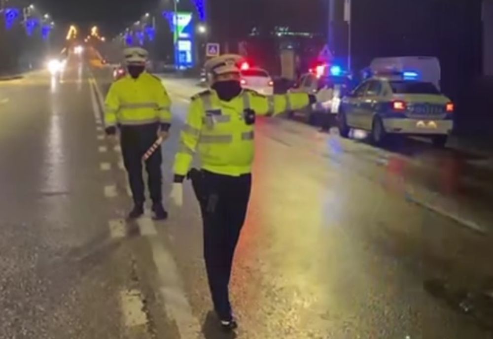 Când a văzut că polițiștii i-au făcut semn să oprească a virat la stânga și și-a continuat drumul