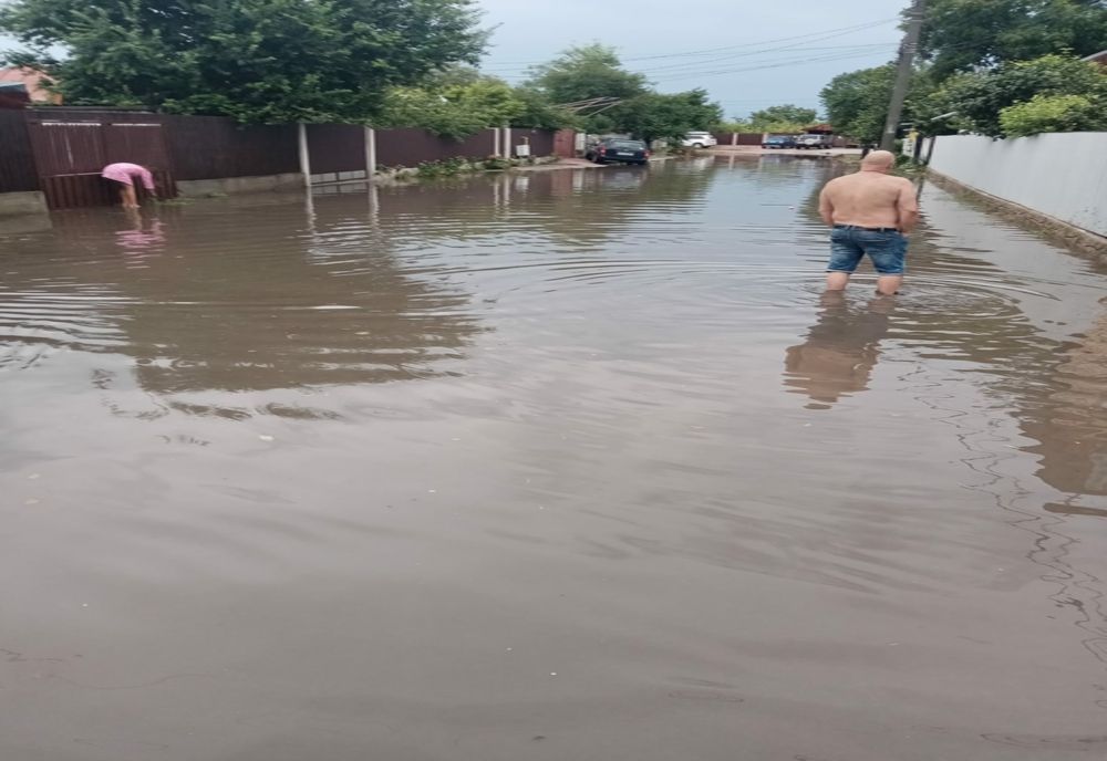 Video: Autotren căzut într-un șanț în municipiul Tecuci