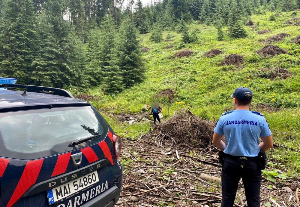 Jandarmii montani au însoțit pe munte un grup 17 persoane cu dizabilități din județele Buzău și Galați