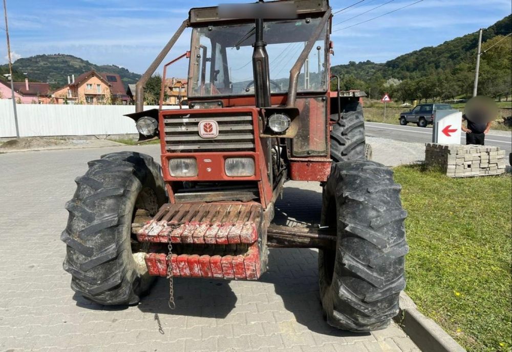 Accidentată într-o mașină pe care a luat-o la ocazie, s-a prezentat a doua zi la spital