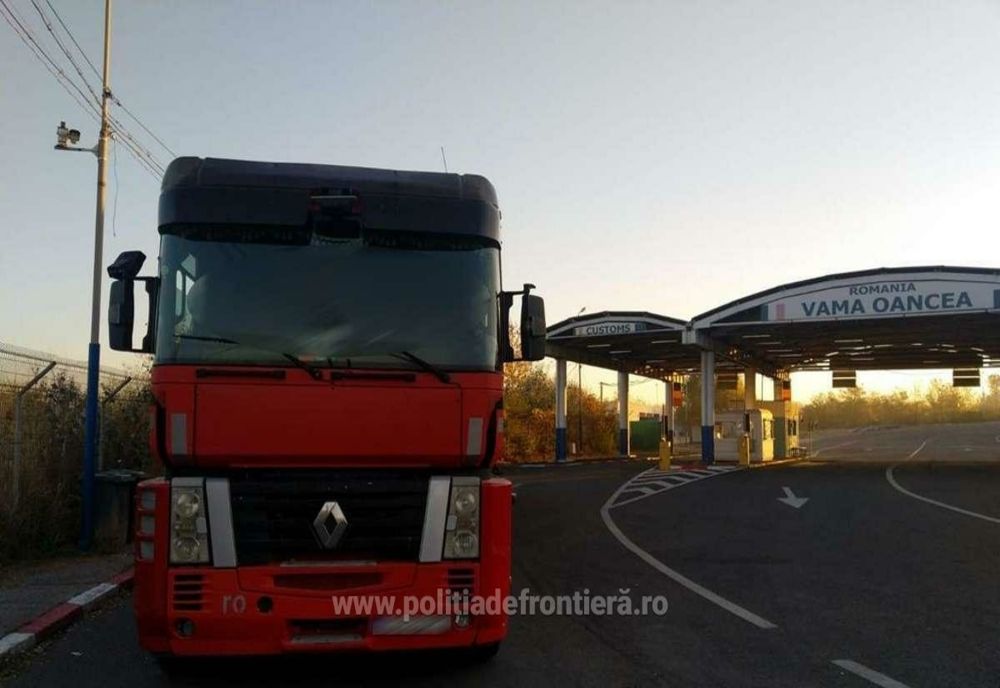 Autocamion înmatriculat în România cu data valabilității ITP-ului modificată