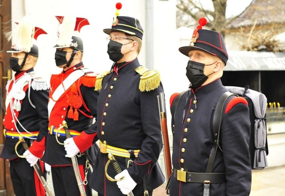 Parada uniformelor militare astăzi după amiază la Galați