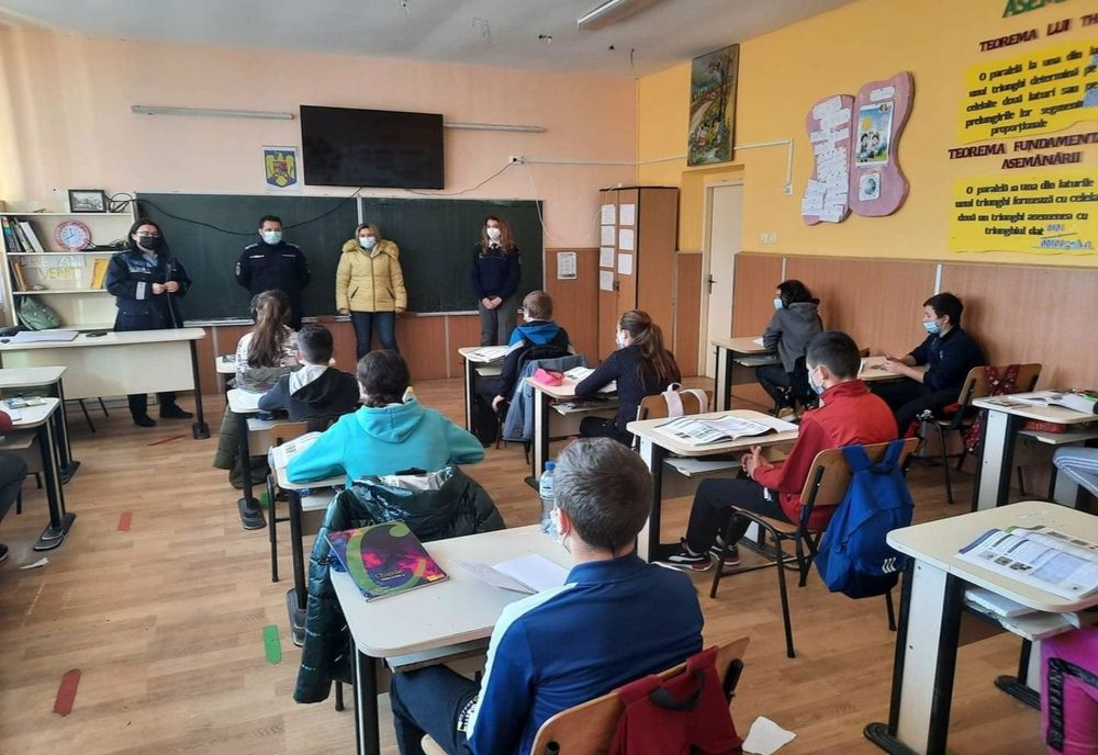 Jandarmii, polițiștii și polițiștii de frontieră au răspuns întrebările elevilor din Vlădești