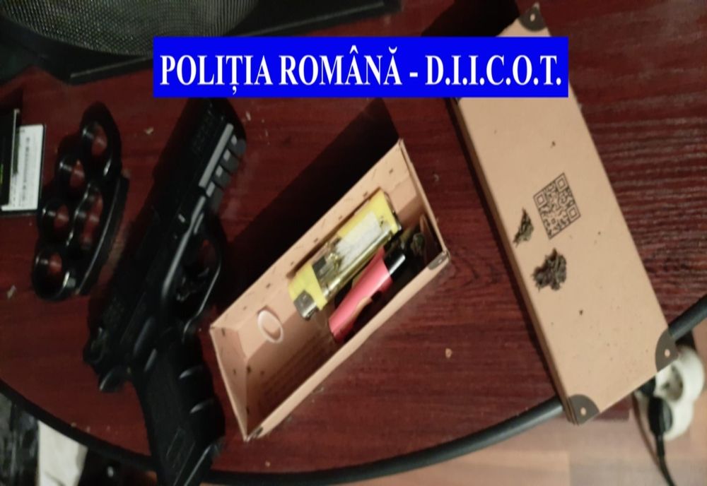 Percheziții la locațiile folosite de 4 gălățeni bănuiți de trafic de droguri de risc